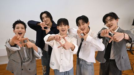 En Corée du Sud, deux membre d'un nouveau groupe de Kpop ne sont pas sud-coréens mais nord-coréen. (JUNG YEON-JE / AFP)