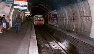 l'un des auteurs demande à être assigné à résidence en attendant son expulsion