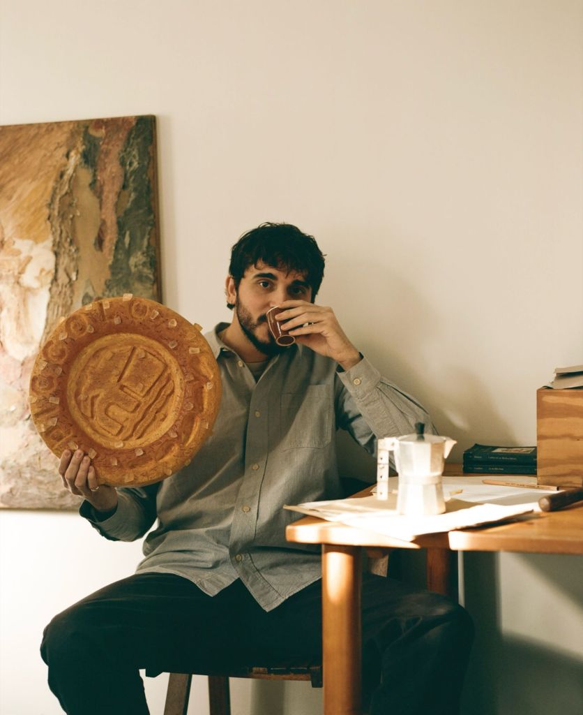 Londres : dans l'appartement-atelier du designer prometteur et espiègle Oscar Piccolo