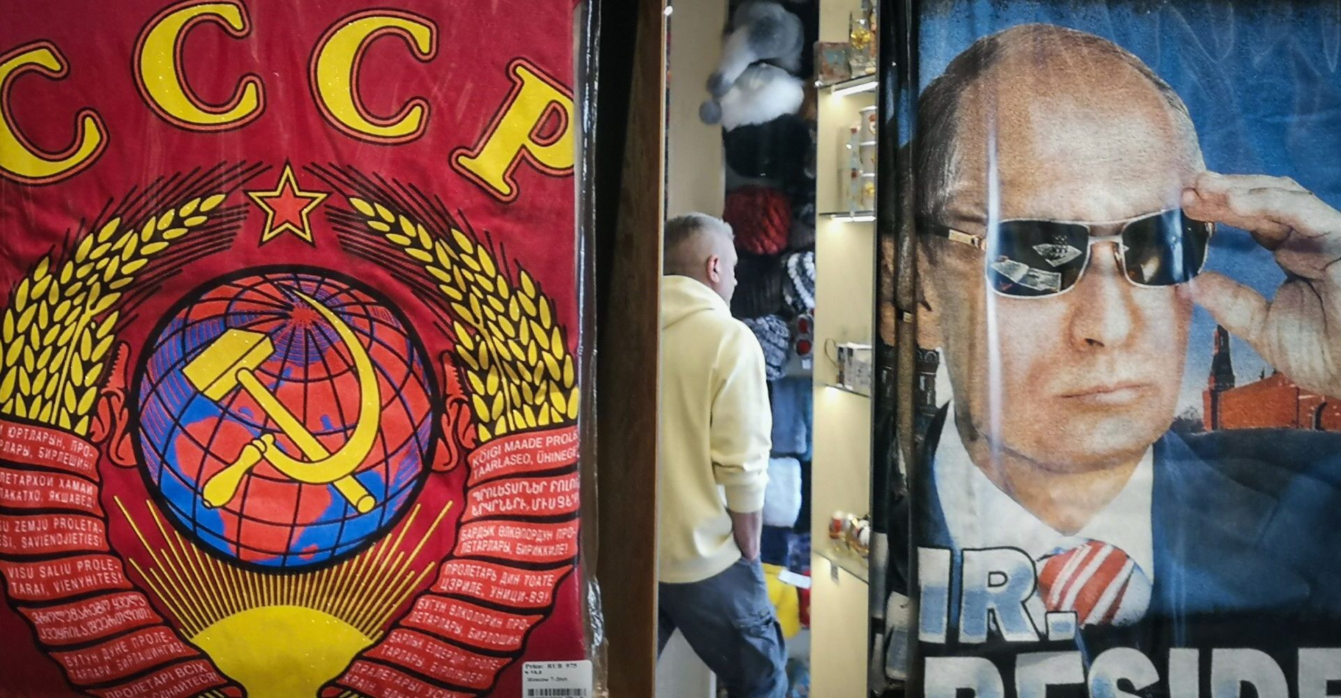 Bustes de Staline, objets à la gloire de l'URSS... Comment la Russie fait revivre son passé soviétique