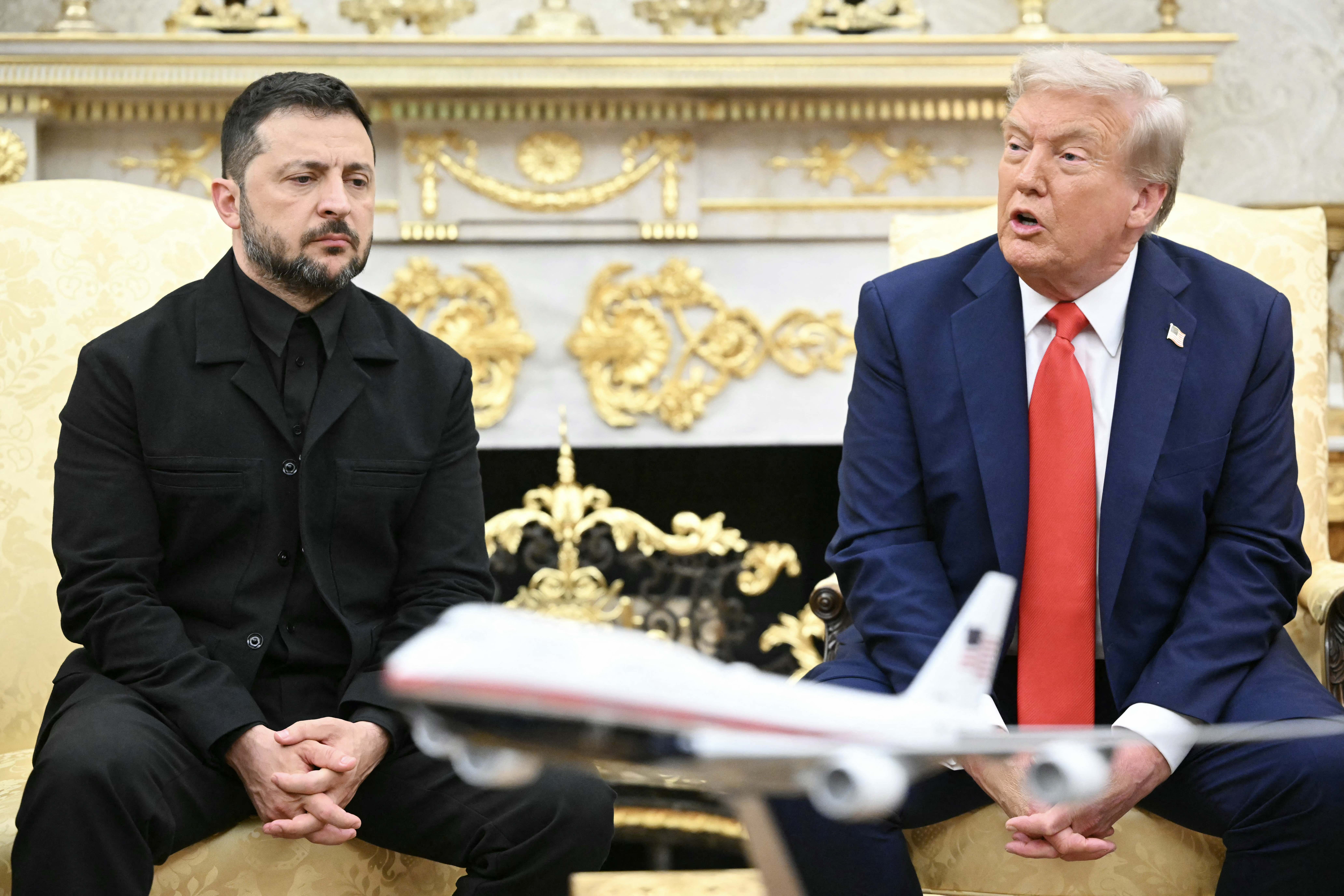 Guerre en Ukraine : face à Donald Trump, Volodymyr Zelensky sommé d’acter sa défaite