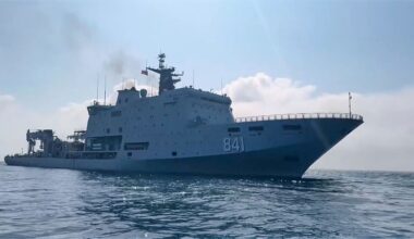 Des marins russes et chinois participent à l'exercice militaire « Joint Sea-2025 » près de Vladivostok, le 5 août 2025.