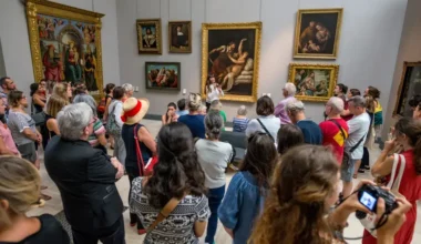 Visite d'un groupe de personne dans le musée des Beaux-arts de Bordeaux