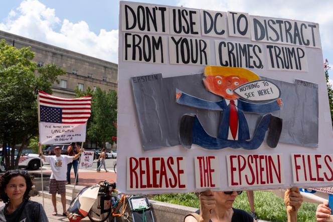 Lors d’une manifestation devant le siège de la police métropolitaine de Washington, le 15 août 2025.