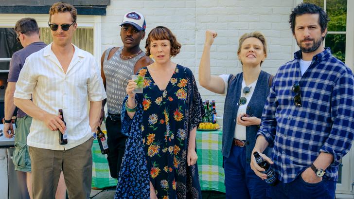 Ncuti Gatwa, Kate McKinnon et Andy Samberg apportent une bonne dose d’humour américain au couple britannique.