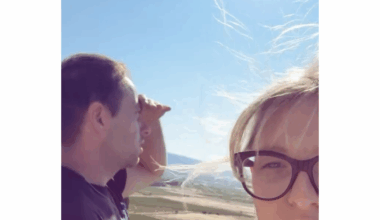 Ludovic (L'amour est dans le pré) et sa chérie Julia témoins des flammes qui mettent à sac le département de l'Aude
