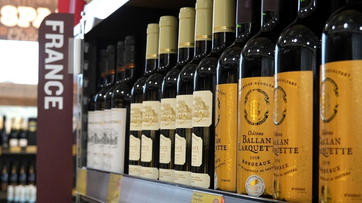 la filière des vins et des spiritueux français appelle à "poursuivre les négociations"