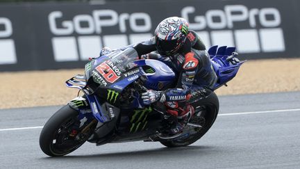 Le pilote français de MotoGP Fabio Quartararo (Yamaha) lors du week-end du Grand Prix de France sur le circuit Bugatti du Mans, le 9 mai 2025. (JEAN CATUFFE / AFP)