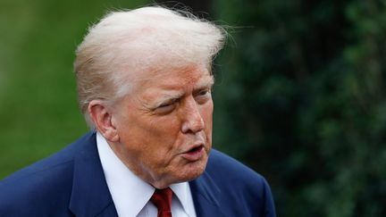 Le président américain Donald Trump s'adresse aux médias à la Maison Blanche, à Washington DC, aux Etats-Unis, le 1er août 2025. (YASIN OZTURK / ANADOLU / AFP)