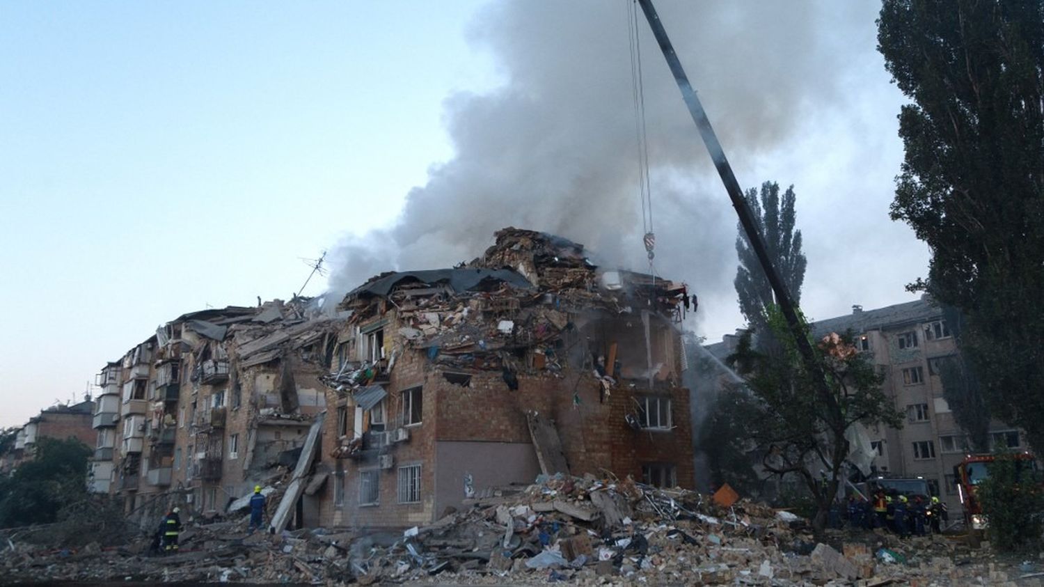 les frappes russes sur Kiev ont fait au moins 23 morts, huit personnes encore portées disparues