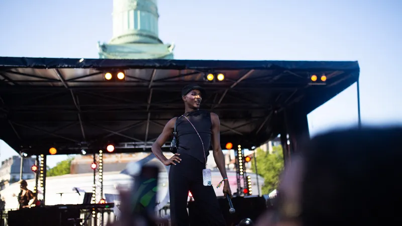 Noam Sinseau au Bal de l'Amour à Paris
