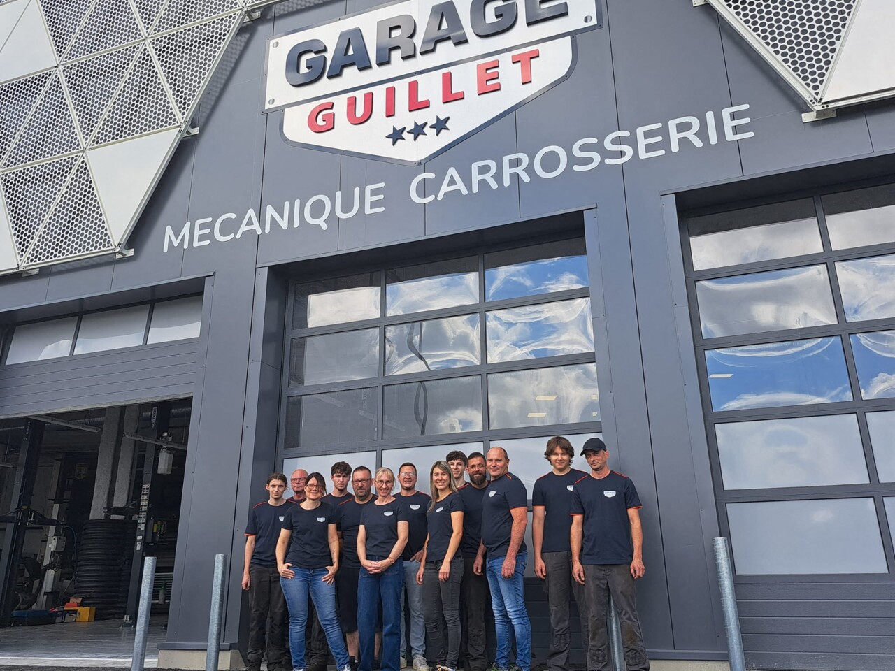 un garage flambant neuf ouvre près de Rennes