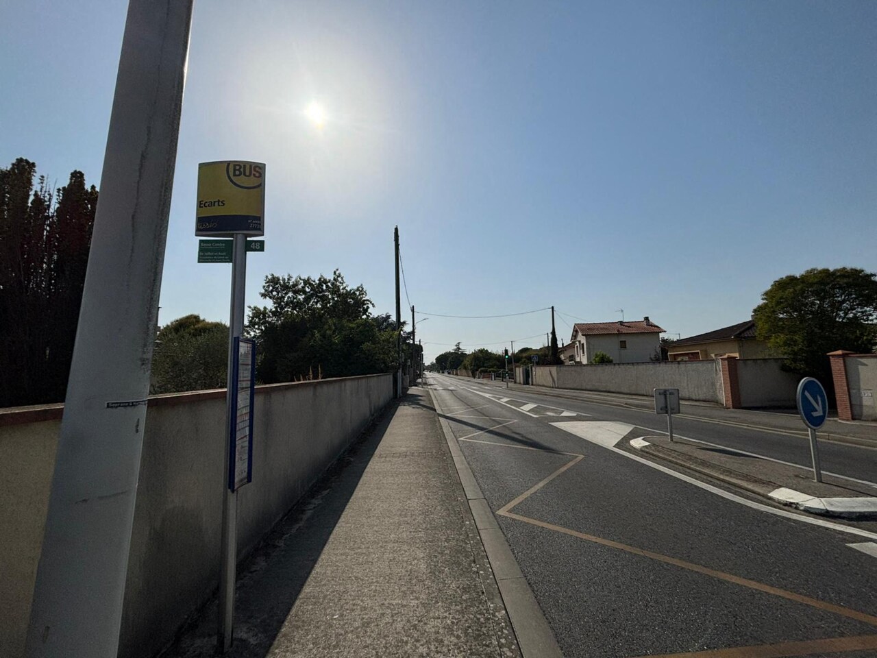 pourquoi ces arrêts de bus n'ont pas d'abris à Toulouse