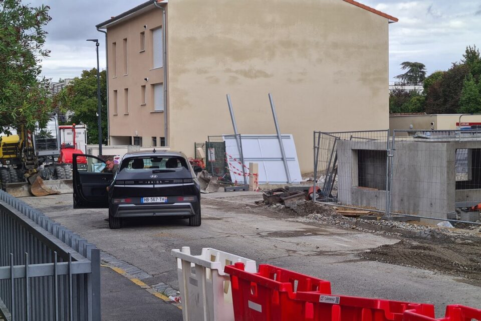 La rue Dinetard est fermé au niveau de la future résidence.