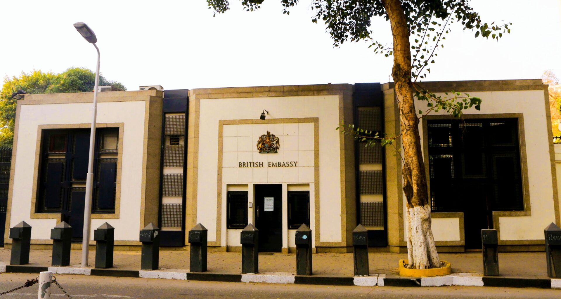 Le Royaume-Uni ferme son ambassade au Caire après la suppression des barrières de sécurité