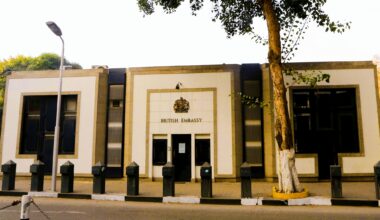 Le Royaume-Uni ferme son ambassade au Caire après la suppression des barrières de sécurité