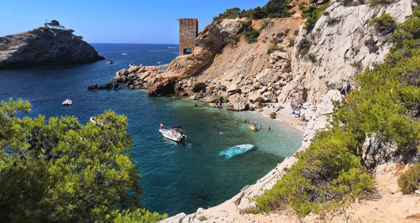 Risques incendies: Les Calanques et 10 autres massifs fermés ce vendredi 22 août dans les Bouches du Rhône