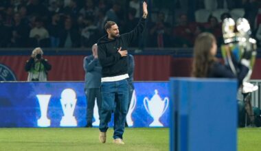 Gianluigi Donnarumma célébré par les supporters parisiens après PSG-Angers - Ligue 1 - J2 - PSG-Angers (1-0)
