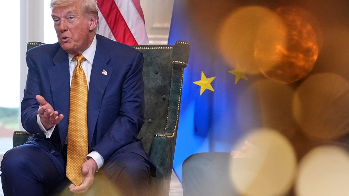 Donald Trump menace d'augmenter les droits de douane à 35% sur les produits européens