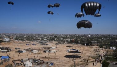 Des dizaines de tonnes de nourriture et d’aide médicale larguées sur la bande de Gaza par la France, l’Espagne et l’Allemagne