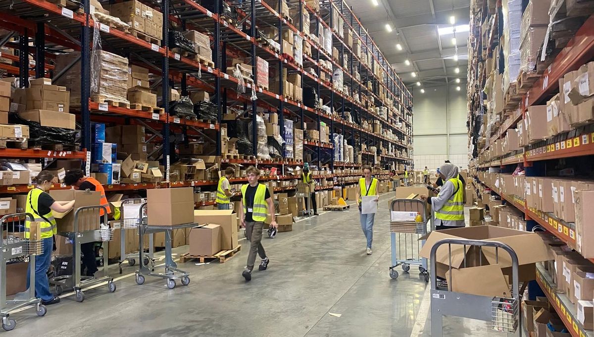Avant la rentrée, le rush chez Rentréediscount.com à Toulouse, le leader français des fournitures scolaires en ligne