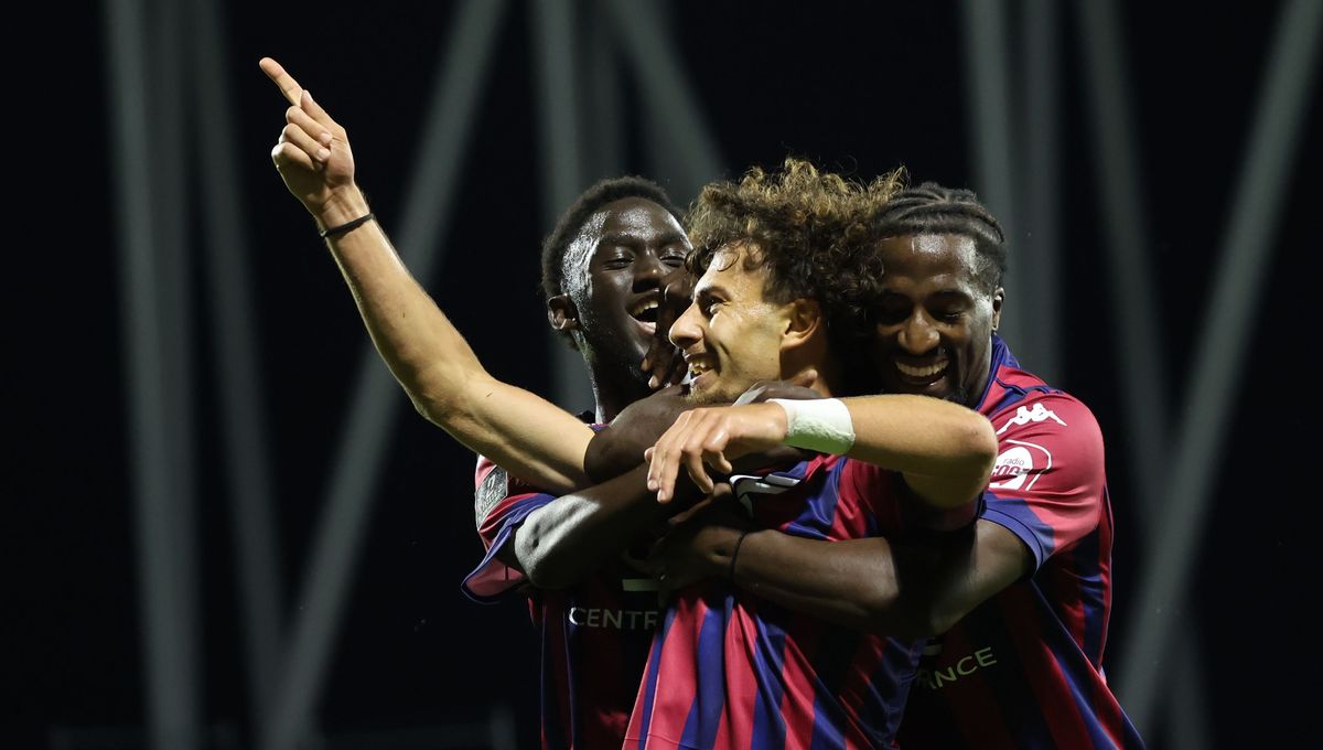 Ligue 2: le Clermont Foot remporte sa première victoire de la saison 2 - 1 face à Grenoble