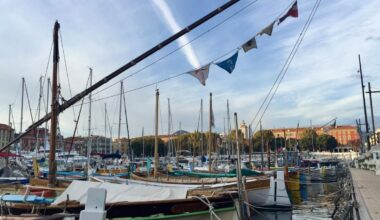 Une barque de pêche en feu au port de Nice