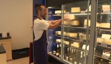 VIDÉO. Ils fabriquent du fromage en plein centre-ville de Grenoble, "l’artisanat nous fait vibrer"