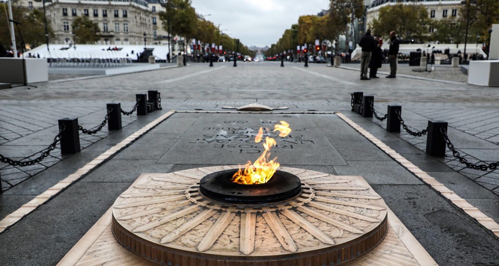 que risque l'homme qui a allumé sa cigarette avec la flamme du Soldat inconnu ?