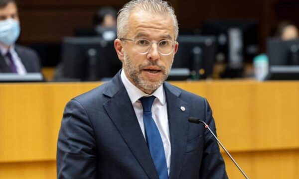 Thijs Reuten : Formez un gouvernement pour que nous puissions vous aider à adhérer à l'UE et au Conseil de l'Europe