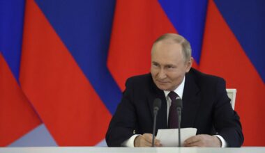 Vladimir Poutine promulgue une loi renforçant la censure et la surveillance sur internet en Russie