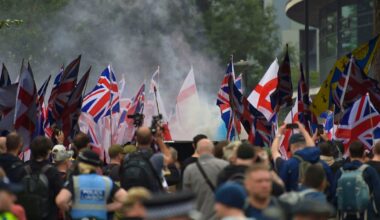 Royaume-Uni: Nouvelles violences lors de manifs anti-migrants