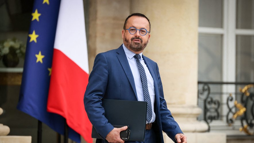 "Au pays de Pasteur, c'est quand même fou..." : le ministre de la Santé remet la pression sur la vaccination des personnels soignants