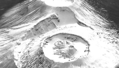 Le puissant séisme en Russie provoque la première éruption de ce volcan en 450 ans