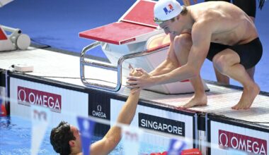 le relais français 4x100 m 4 nages de Léon Marchand et Maxime Grousset médaillé d'argent