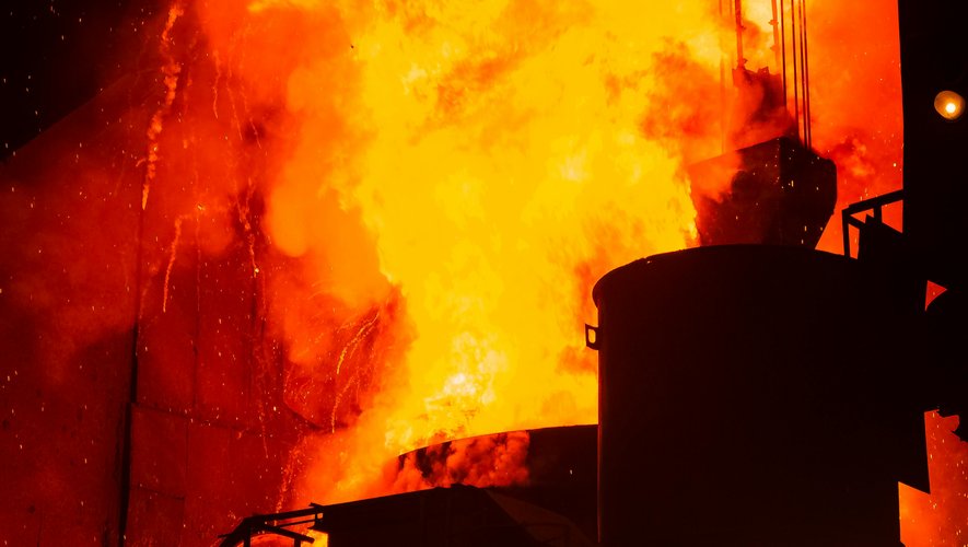 REPLAY. Guerre en Ukraine : des drones de Kiev provoquent un incendie dans un dépôt pétrolier russe