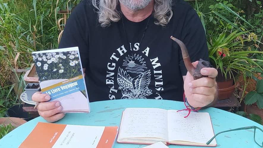 Écrivain-joueur, Jean-Charles Batllo sème en Occitanie des cahiers ouverts à toutes les vies