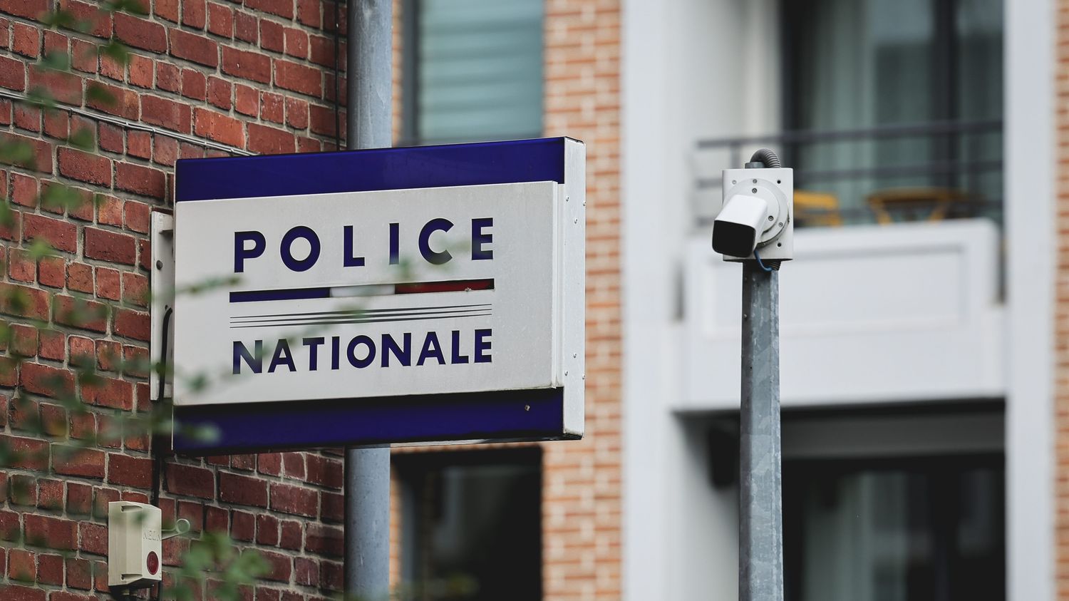 Le corps d'un homme de 32 ans, égorgé, éviscéré et les bras en croix, découvert dans un parc près d'Amiens
