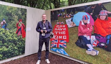 "Les Anglais, une source inépuisable de curiosité", pour le photographe britannique Peter Dench, qui expose au Festival de La Gacilly