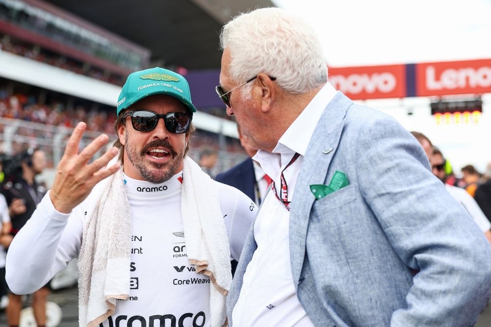 Fernando Alonso avec Lawrence Stroll, PDG d'Aston Martin.