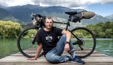 L’ascension d’un comédien valaisan à Paris stoppée par un cancer. Un an après, il relie Paris à Avignon à vélo