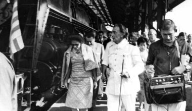 60e anniversaire du voyage triomphal de Dalí à Perpignan : d’un hommage à la gare à un défilé depuis la place Catalogne "comme s’il revenait"