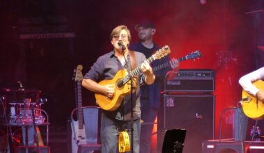 "Une très belle soirée" : le concert de Thomas Dutronc sur la Scène Flottante d’Agde n’a fait que des heureux