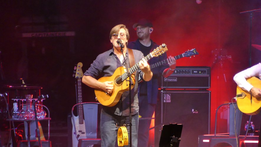 "Une très belle soirée" : le concert de Thomas Dutronc sur la Scène Flottante d’Agde n’a fait que des heureux
