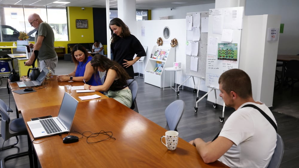 Le Clubhouse, à Marseille, un refuge quand la psychiatrie prend des vacances