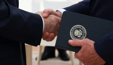Guerre en Ukraine : On sait enfin sur quelle base l’accord de paix pourrait être discuté entre Trump et Poutine… et ça ne plaira pas à Zelensky