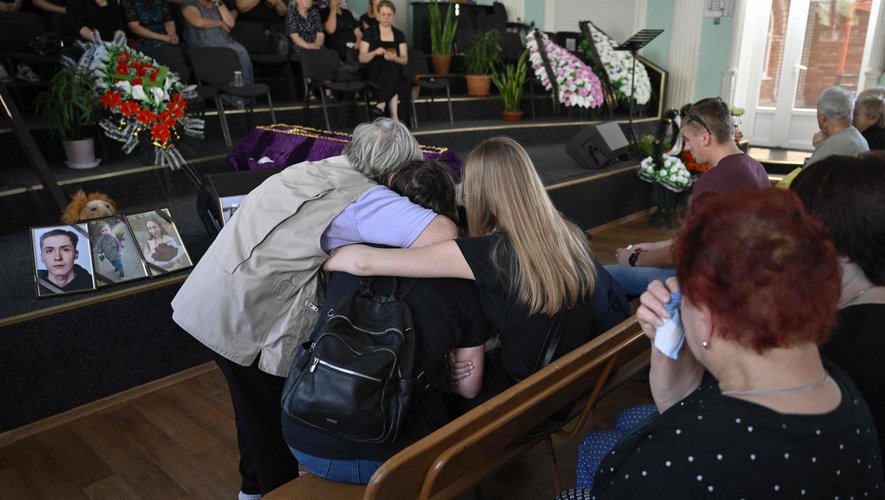 Guerre en Ukraine : réfugiés à Kiev, des jeunes parents "amoureux de fac" et leur bébé meurent chez eux après une frappe aérienne russe