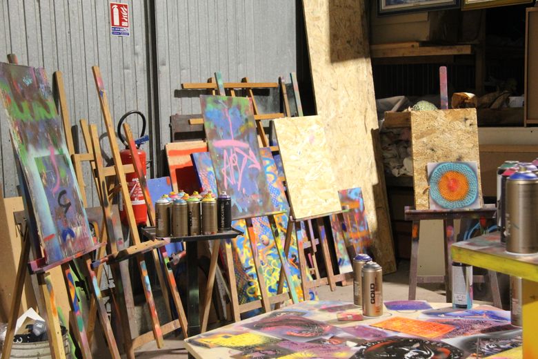 Atelier de création et de réalisation de peinture et sculpture de l’artiste Spiktri.