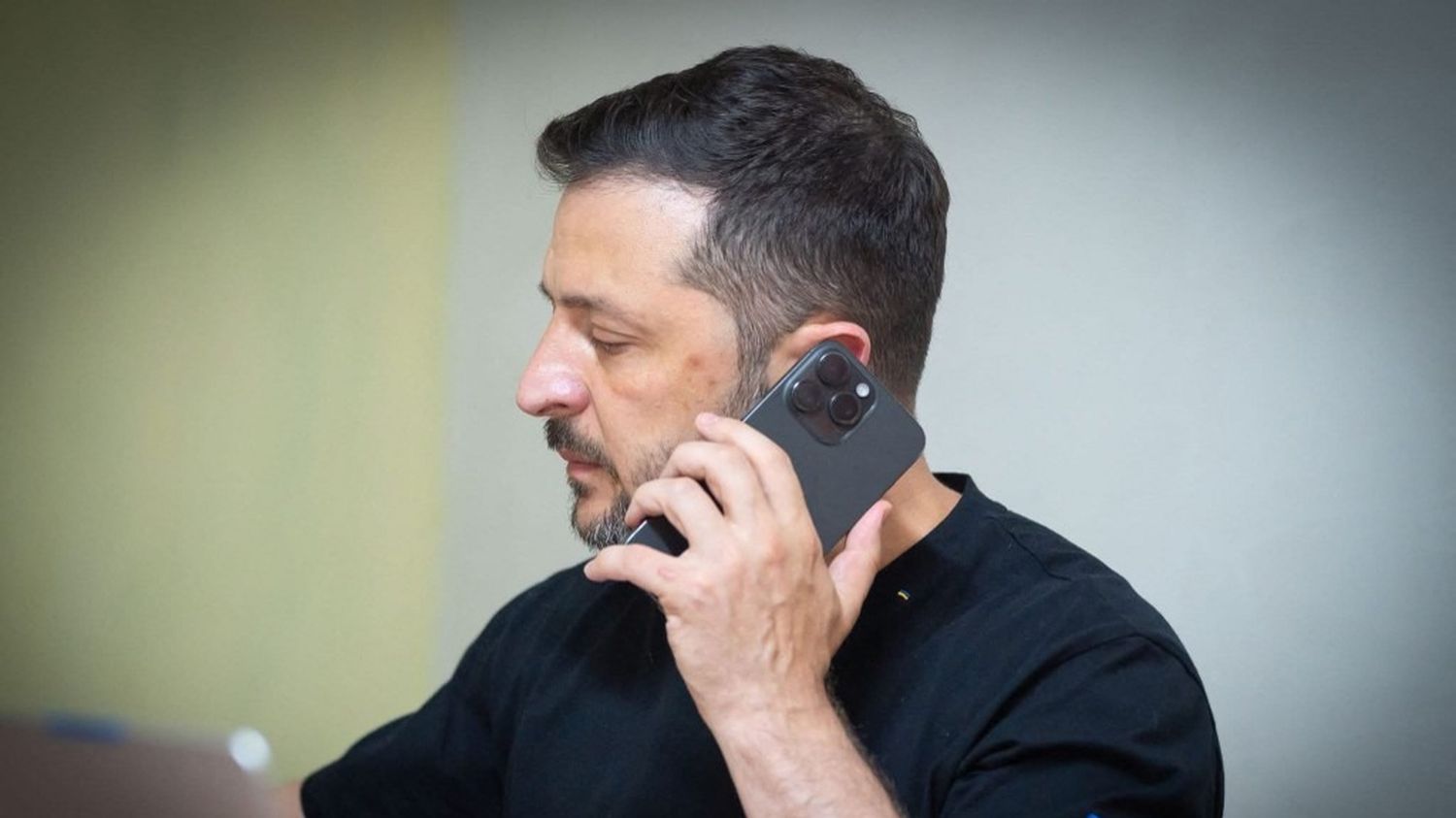 le président ukrainien Volodymyr Zelensky met en garde contre toute concession territoriale
