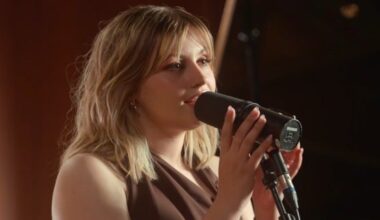 Marine chante son dernier single en live acoustique, et c'est de toute beauté